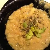 Гороховая похлебка с карри и сельдереем