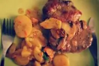 Мясо в сливочном соусе с овощами