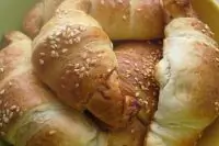 Круассаны с ветчиной и сыром