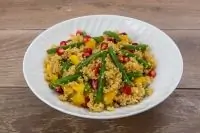 Кускус с фасолью, гранатом и сладким перцем