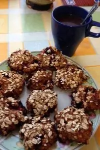 Творожно-овсяное печенье с вишней