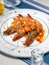 Креветки с помидорами и фетой