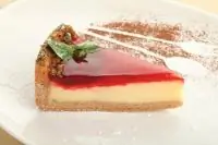 Клубничный чизкейк с безе