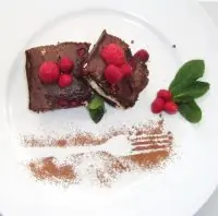 Малиновый мраморный брауни