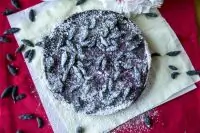 Тарт с жимолостью