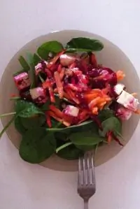 Морковно-свекольный салат с адыгейским сыром и грецким орехом