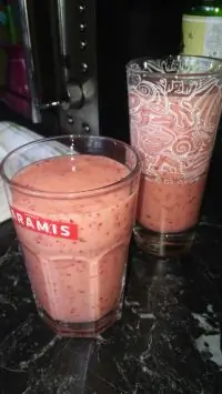 Смузи с грейпфрутом, бананом и клюквой