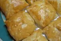 Курица с овощами в конверте из слоеного теста