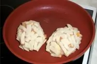 Куриные котлеты с сыром и изюмом