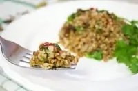 Гречневая каша со шпинатом и перцем чили