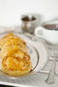 Сырники с апельсиново-яблочным соусом