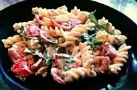 Паста с черри, рукколой и сливочным сыром