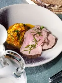 Свинина в луковой шелухе c морковным пюре и луковым джемом