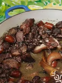 Черные бобы со свининой