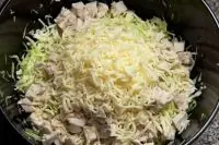 Салат из свежей капусты с курицей