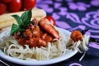 Паста с морепродуктами в томатном соусе