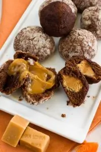 Шоколадное печенье с карамелью