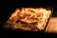 Песочный пирог с ягодами и творогом