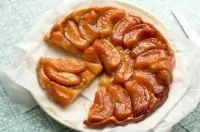 Яблочный пирог вверх дном с карамелью