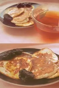 Овсяные оладьи с медом и черносливом