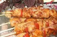 Острые шашлычки из индейки в духовке