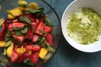 Салат из ревеня с манго, тархуновым соусом из маскарпоне