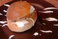 Яйца пашот в булочке