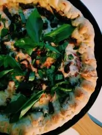 Пицца с баклажанами и вялеными томатами