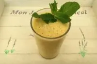 Смузи из ананаса с ревенем