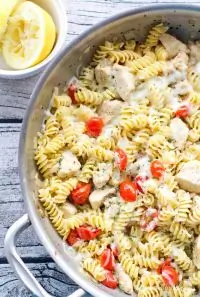 Пряная паста с курицей и помидорами