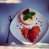 Крем-пломбир с ягодами и мятой