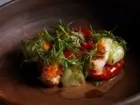 Раки с бакинскими помидорами и жареными огурцами