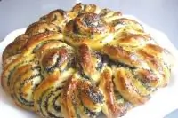 Пирог из дрожжевого теста с маком
