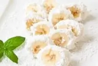 Бананы в кокосе и сливках