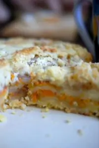 Пирог без добавления яиц с яблоками и морковью