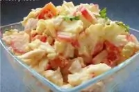 Салат с курицей, крабовыми палочками и сладким перцем