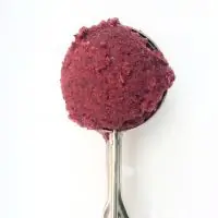 Сорбет с вишней и молотым черным перцем