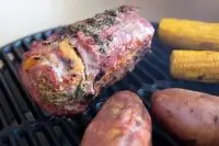 Рулет из свиной вырезки с абрикосами на гриле