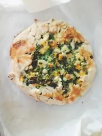 Галета с яйцом и зеленым луком