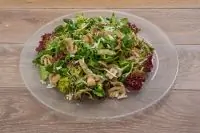 Зеленый салат с шампиньонами