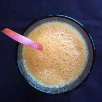 Нектариновый смузи с ягодами годжи