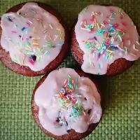 Ванильные капкейки с клубникой