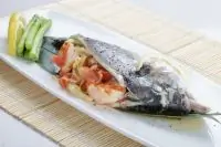 Дорада на пару с креветками и спаржей