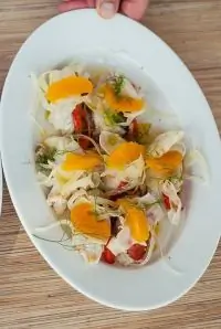 Рыба-меч по сицилийски с салатом из фенхеля и апельсинов