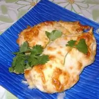 Курица под овощной шапкой