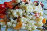 Птитим с баклажанами и болгарским перцем