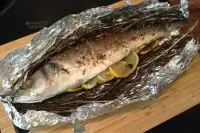 Рыба, запеченная с розмарином