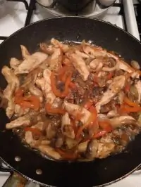 Стир фрай из курицы с грибами и сладким перцем