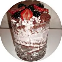 Десерт с кексом