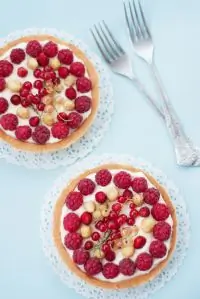 Тарталетки с ягодами и сливочно-сырным кремом